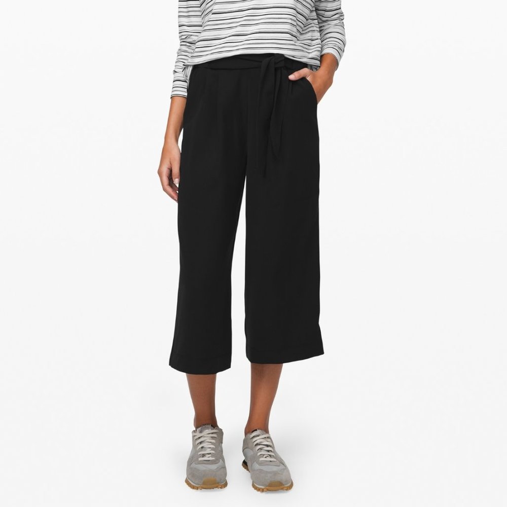 NWT Lululemon Noir Crop Pants